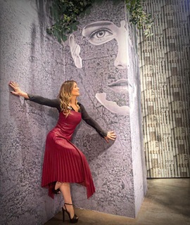 Andrea Legarreta feet photo thumbnail