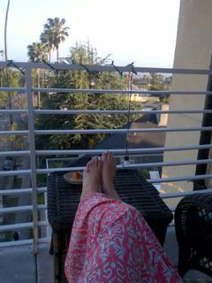 Laura Vandervoort feet photo thumbnail