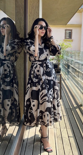 Karisma Kapoor feet photo thumbnail