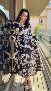 Karisma Kapoor feet photo thumbnail