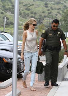 Rosie Huntington-Whiteley feet photo thumbnail