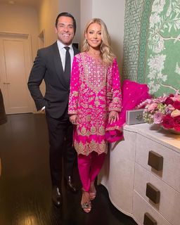 Kelly Ripa feet photo thumbnail
