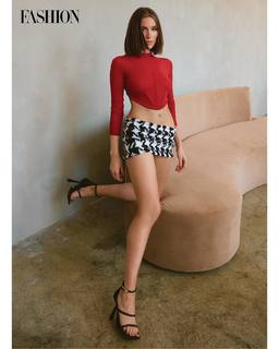 Olivia Culpo feet photo thumbnail