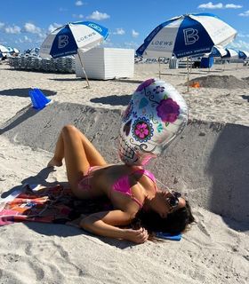 Claudia Romani feet photo thumbnail