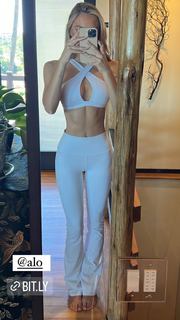 Alexis Ren feet photo thumbnail