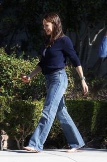 Jennifer Garner feet photo thumbnail