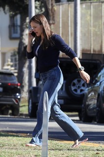 Jennifer Garner feet photo thumbnail