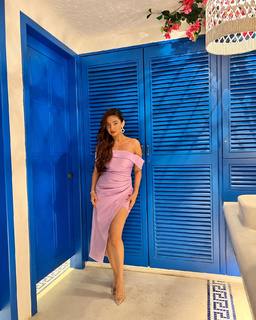 Anushka Sen feet photo thumbnail