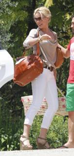 Katherine Heigl feet photo thumbnail