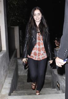 Lily Collins feet photo thumbnail