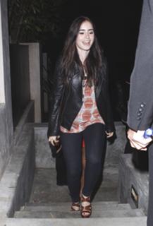 Lily Collins feet photo thumbnail