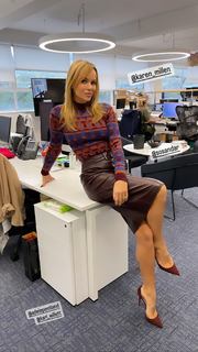 Amanda Holden feet photo thumbnail