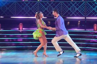 Jessie James Decker feet photo thumbnail
