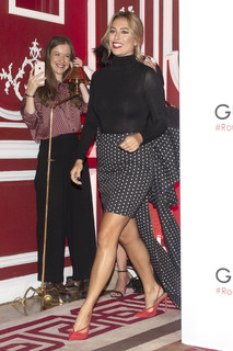 Blanca Suárez feet photo thumbnail