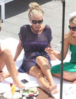 Kendra Wilkinson feet photo thumbnail