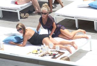 Kendra Wilkinson feet photo thumbnail