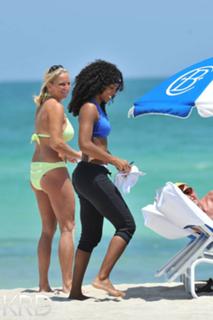 Kelly Rowland feet photo thumbnail