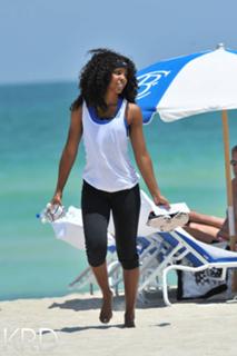 Kelly Rowland feet photo thumbnail