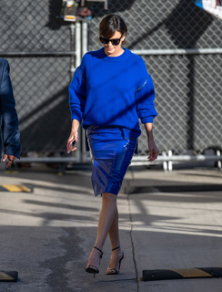 Charlize Theron feet photo thumbnail