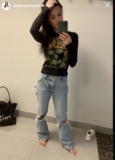 Brittney Smith feet photo thumbnail