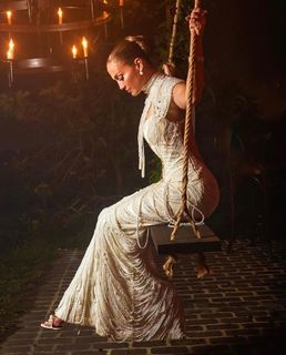 Jennifer Lopez feet photo thumbnail
