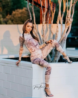 Victoria Waldrip feet photo thumbnail