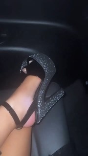 Chloe Bailey feet photo thumbnail