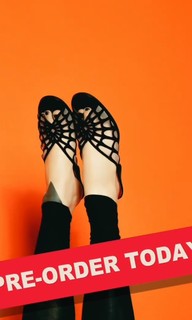 Katherine von Drachenberg feet photo thumbnail