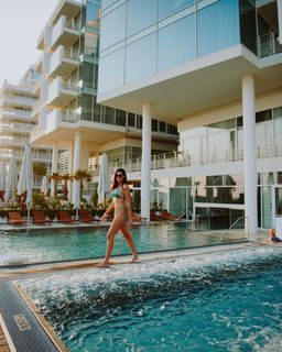 Valentina Vignali feet photo thumbnail