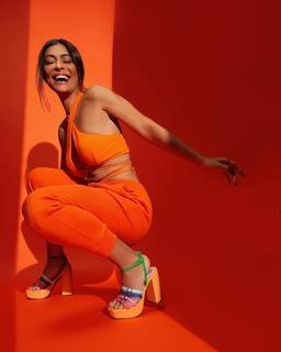 Juliana Paes feet photo thumbnail