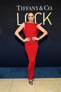 Gal Gadot feet photo thumbnail