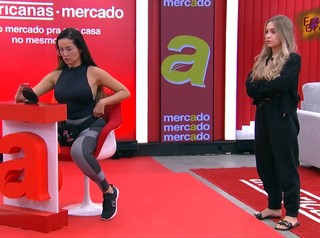 Carla Diaz feet photo thumbnail