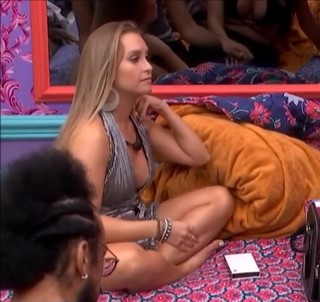 Carla Diaz feet photo thumbnail