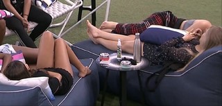 Carla Diaz feet photo thumbnail
