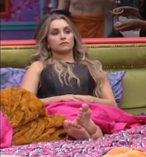 Carla Diaz feet photo thumbnail