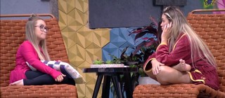 Carla Diaz feet photo thumbnail