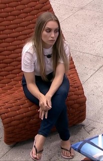 Carla Diaz feet photo thumbnail