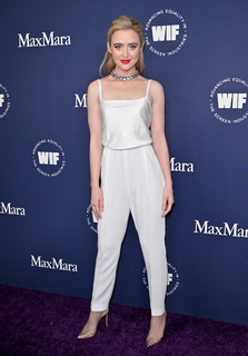 Kathryn Newton feet photo thumbnail