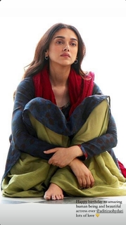 Aditi Rao Hydari feet photo thumbnail