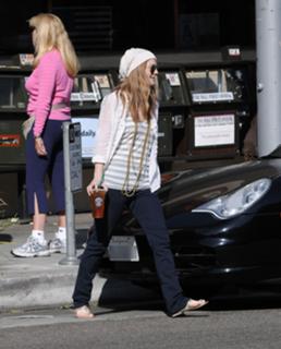 Drew Barrymore feet photo thumbnail