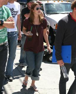 Drew Barrymore feet photo thumbnail