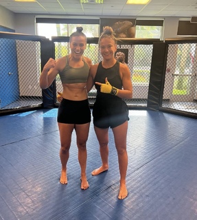 Karolina Kowalkiewicz feet photo thumbnail
