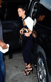 Rihanna feet photo thumbnail