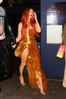 Megan Fox feet photo thumbnail