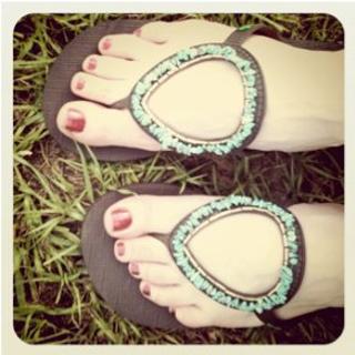 Cat Deeley feet photo thumbnail