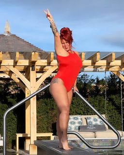 Kerry Katona feet photo thumbnail