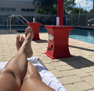 Karolina Kowalkiewicz feet photo thumbnail
