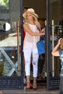 Ashley Tisdale feet photo thumbnail