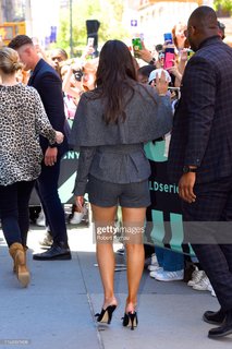 Olivia Munn feet photo thumbnail
