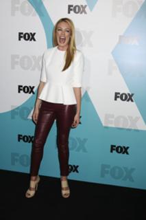 Cat Deeley feet photo thumbnail